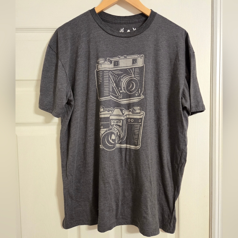Top Shelf grey camera tshirt size xLarge